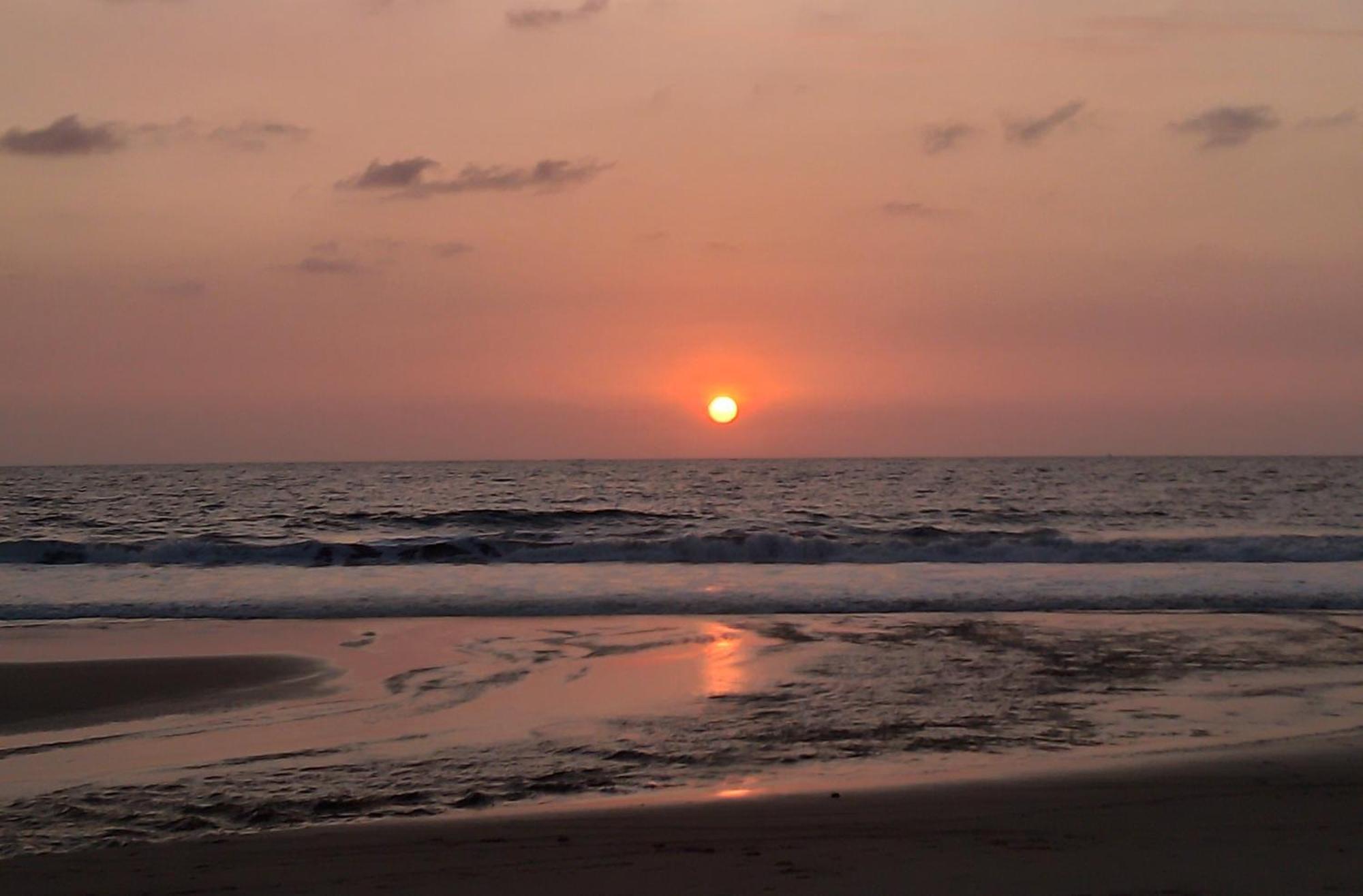 Kamala Surf & Backpacker Hostel Montanita Ngoại thất bức ảnh