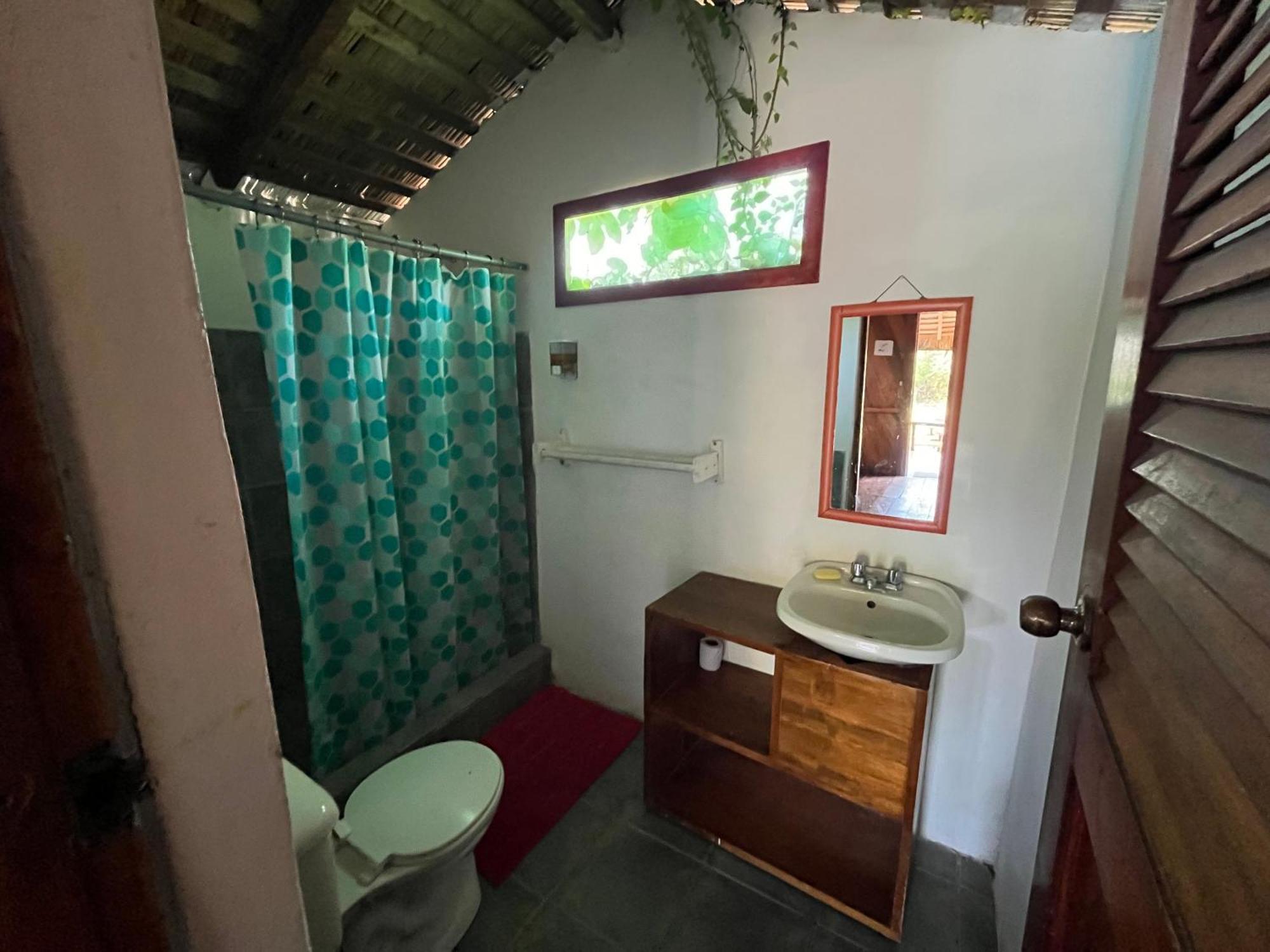 Kamala Surf & Backpacker Hostel Montanita Phòng bức ảnh