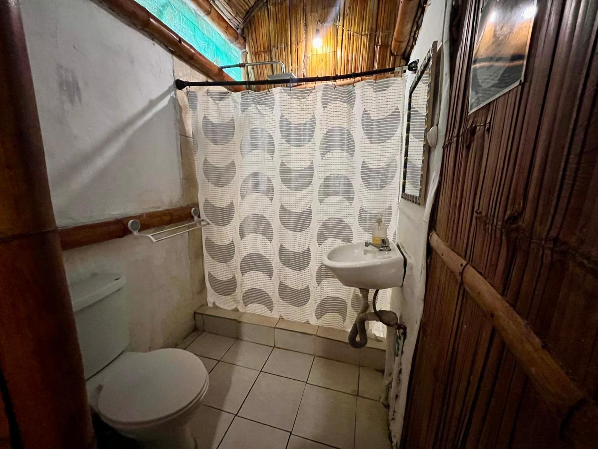 Kamala Surf & Backpacker Hostel Montanita Ngoại thất bức ảnh