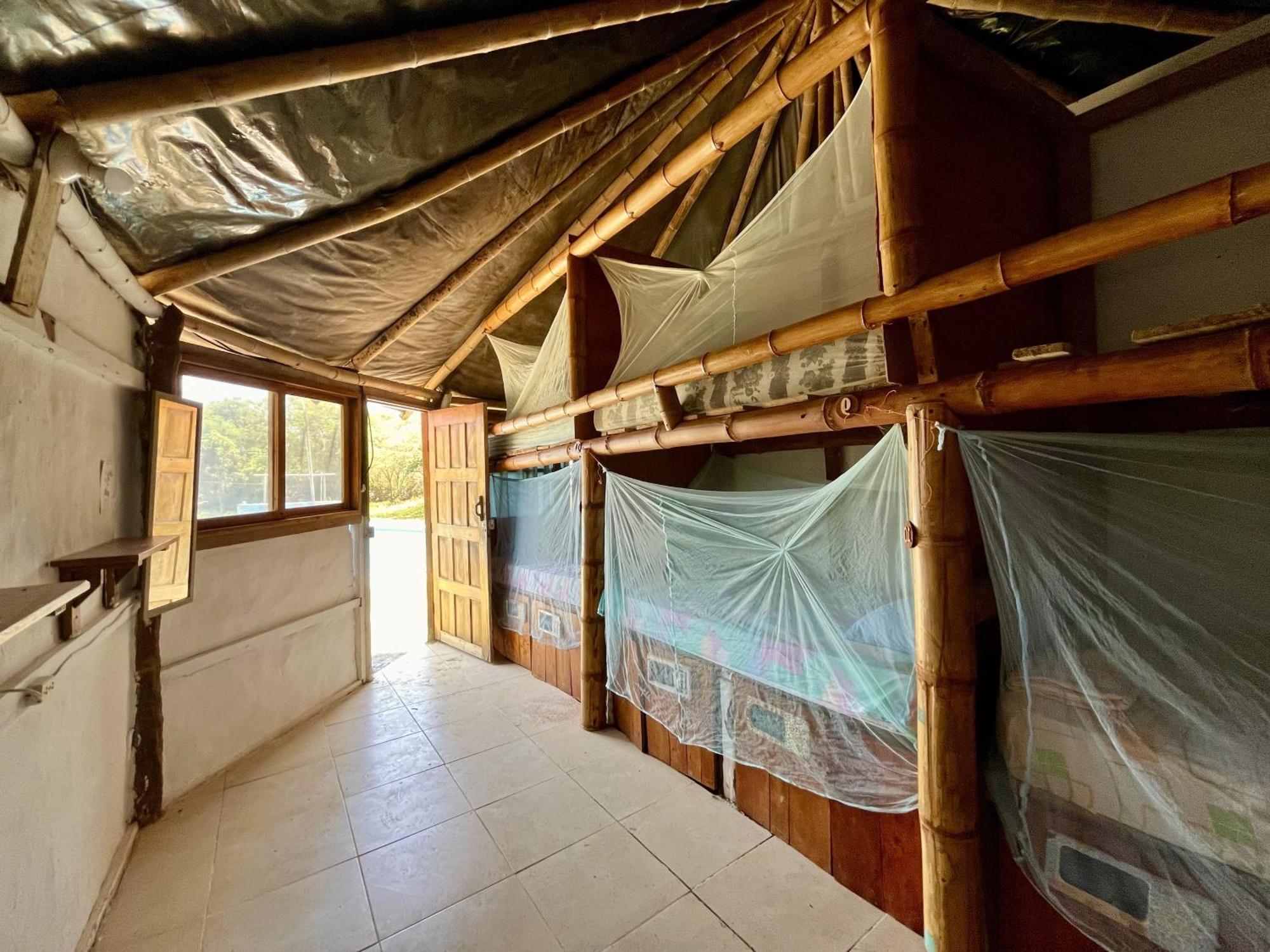 Kamala Surf & Backpacker Hostel Montanita Ngoại thất bức ảnh